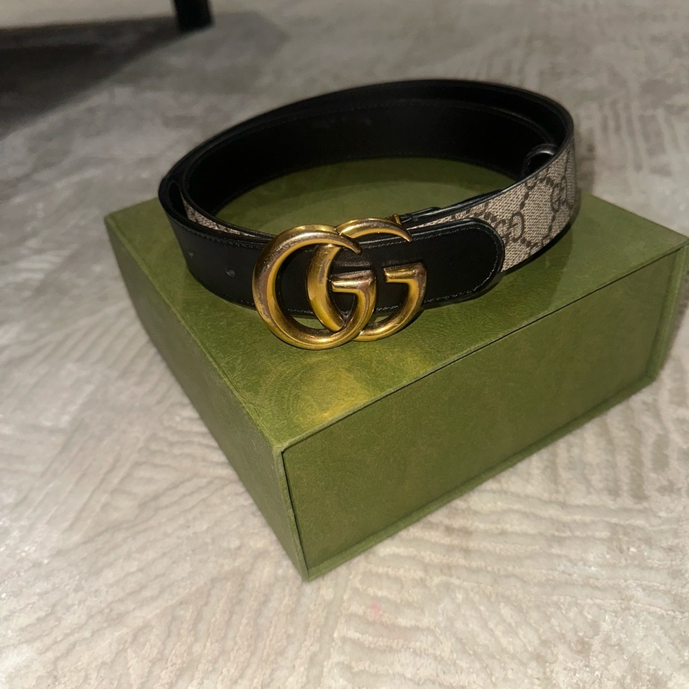 Gucci Black and Tan Belt with Gold GG Buckle